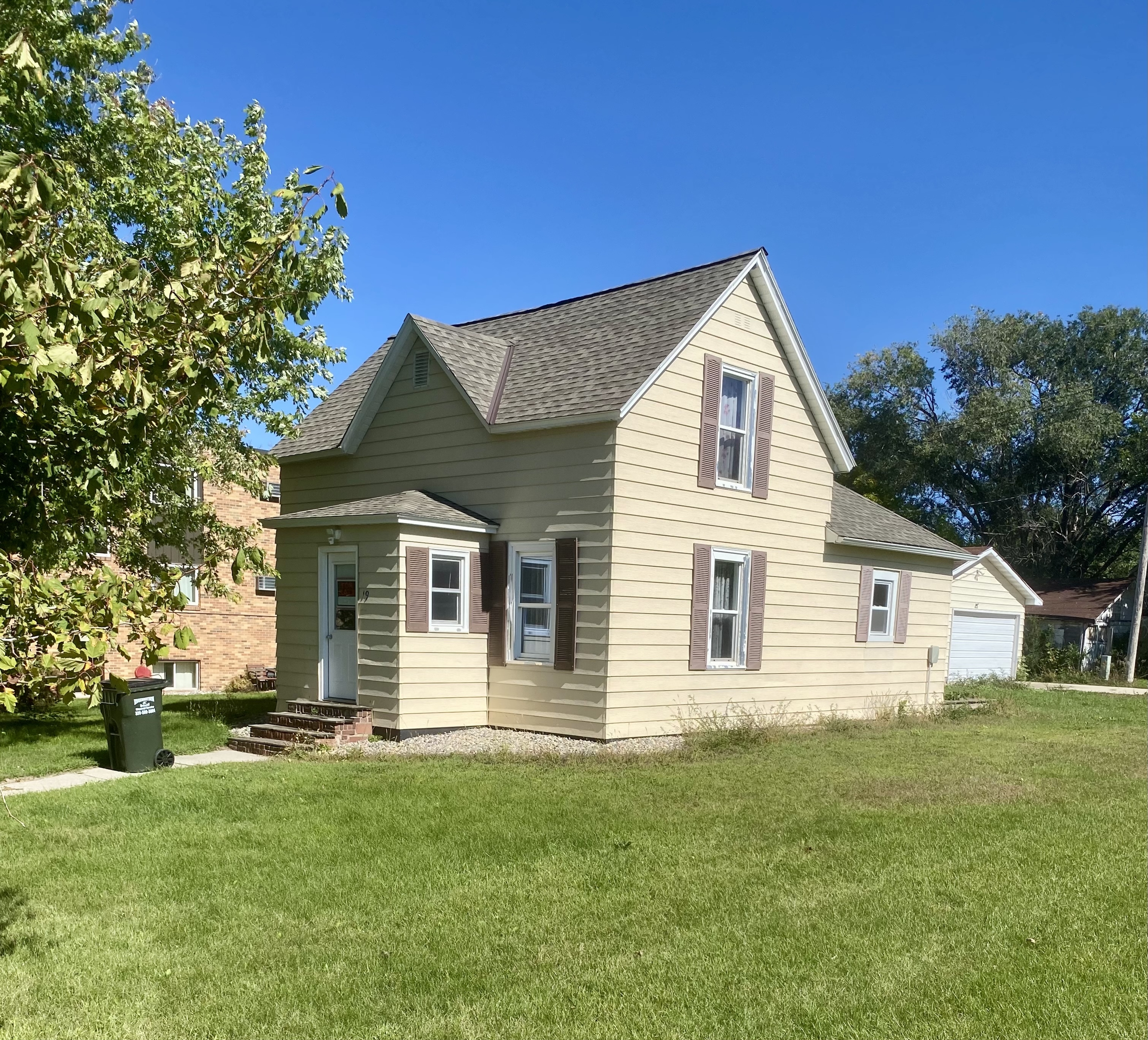 19 1st Avenue Northeast